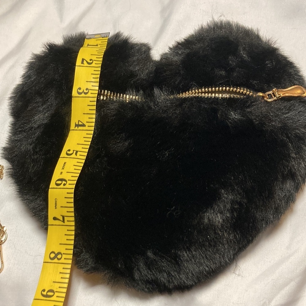 Fuzzy black heart shoulder bag - Picture 4 of 5